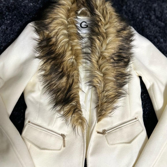 Guess jacket size S . - Picture 3 of 4